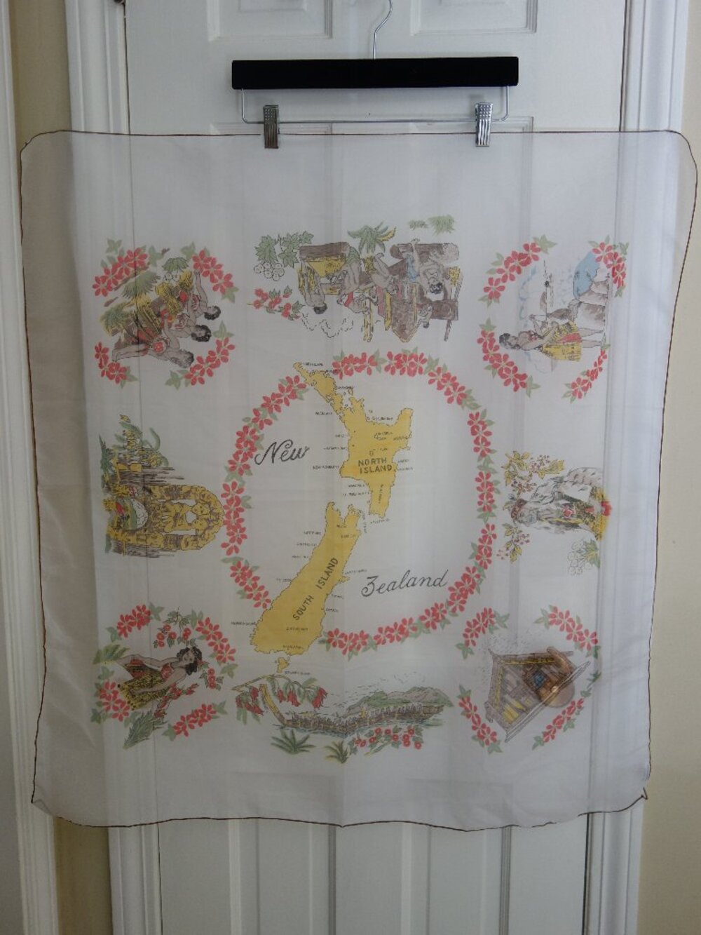 Vntg DANDY 100% Nylon Map of New Zealand Souvenir Sheer Scarf – Approx 35x35